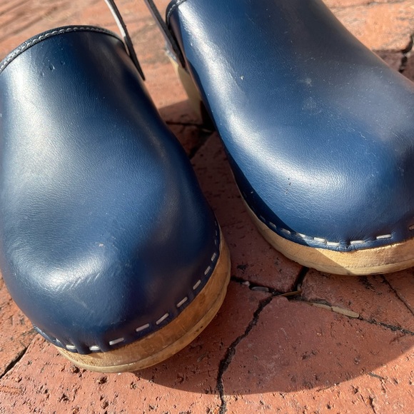 Swedish clogs navy blue buckle back strap wooden clogs size 8.5 - Picture 11 of 12